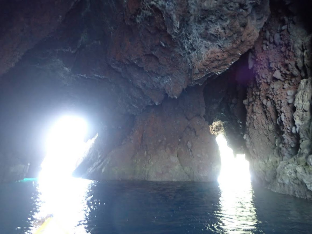 西ノ島シーカヤックの大迫力の岩肌